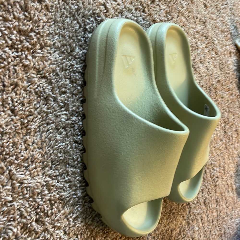yeezy slides green size men 9
